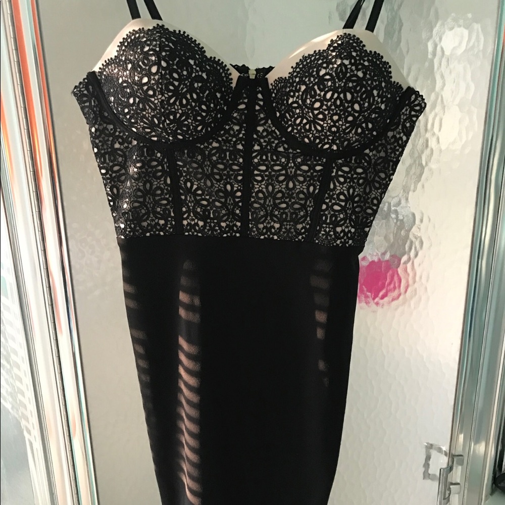 Gorgeous cocktail dress ! Only worn once